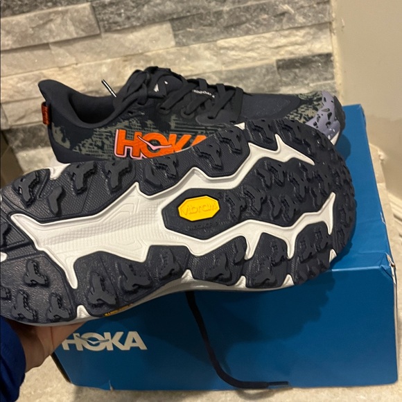 New!! Hoka women's speedgoat 6 sneakers - Picture 4 of 6